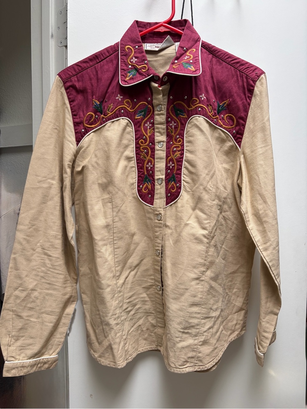 Vintage Western-Style Embroidered Button-Down Shirt in Burgundy and Cream